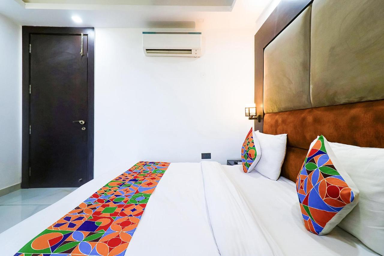 Fabhotel Kiara The Private Suites Delhi  Buitenkant foto