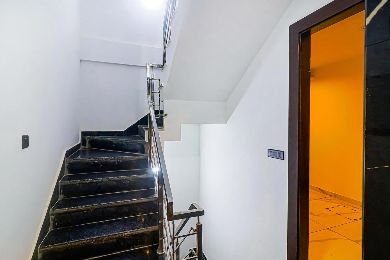 Fabhotel Kiara The Private Suites Delhi  Buitenkant foto
